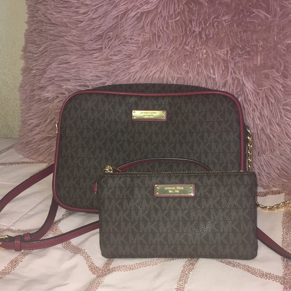 Michael kors cross body w wallet 💖💖